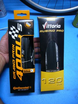 Continental GRAND PRIX 4000SとVittoria RUBINO PRO