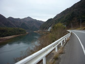 江の川沿いの国道261