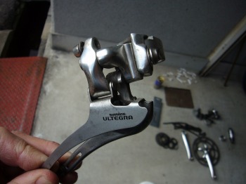 ULTEGRA、フロント・ディレーラ