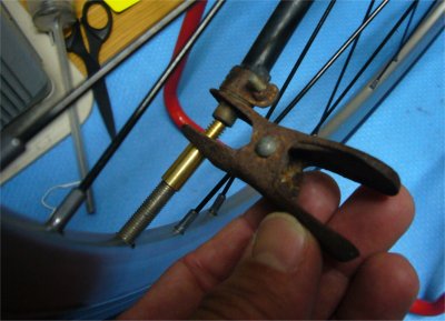 ポンプのクチを挟む ポンプのクチを挟む