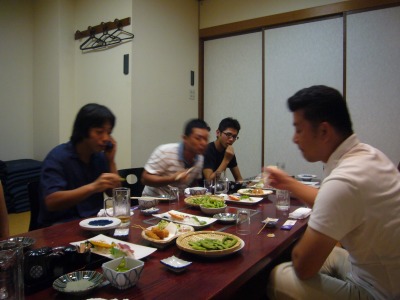 男ども、飲む飲む... 男ども、飲む飲む...