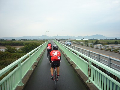 中ノ島を出て橋を渡る 中ノ島を出て橋を渡る