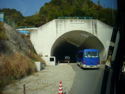 横路トンネルに突入! 横路トンネルに突入!