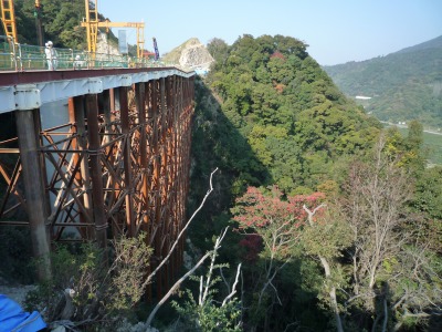 空中回廊を横から見ると… 空中回廊を横から見ると…