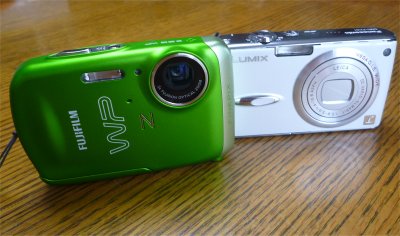 FinePix Z33WPとLumix DMC-FX01 FinePix Z33WPとLumix DMC-FX01