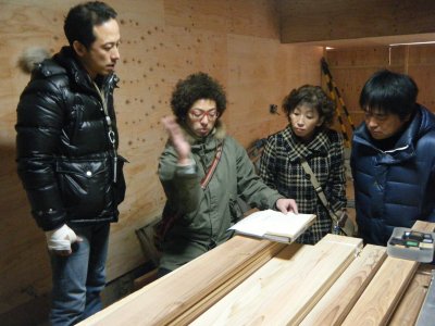 主要メンバーでの真剣な打ち合わせ 主要メンバーでの真剣な打ち合わせ
