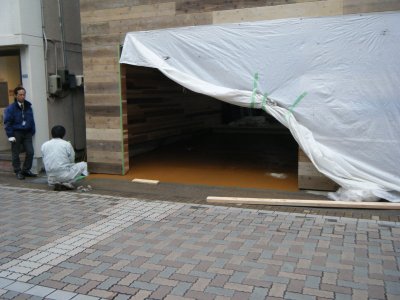 外から見る 外から見る