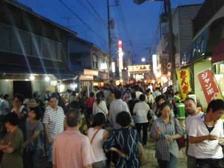 夜市のにぎわい 夜市のにぎわい