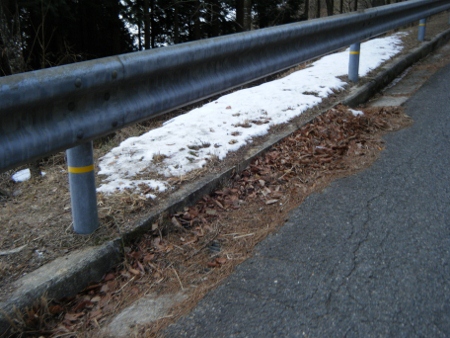 路肩の雪 路肩の雪
