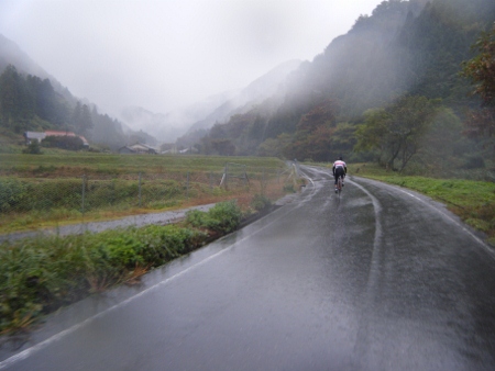 降りつづく雨 降りつづく雨