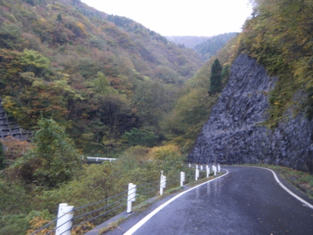 雨は小降りに 雨は小降りに