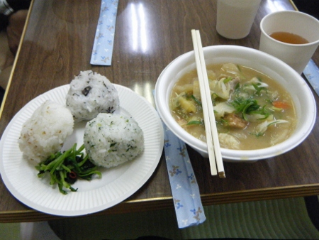 自治会の皆さんによる手料理 自治会の皆さんによる手料理