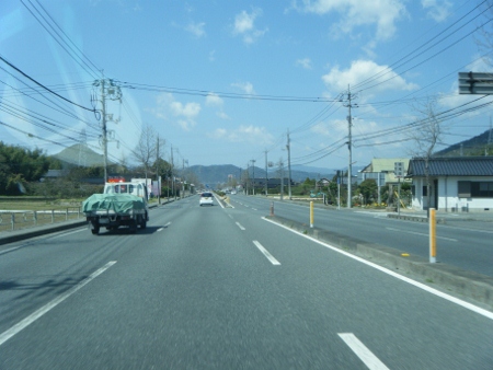 どこまでもまっすぐなみち どこまでもまっすぐなみち