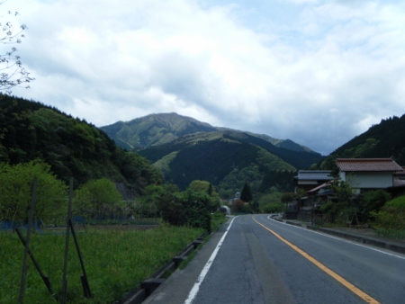 山々の新緑が鮮やか 山々の新緑が鮮やか