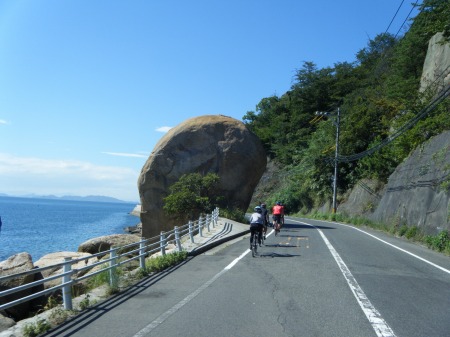 am9:35 巨岩横通過 am9:35 巨岩横通過