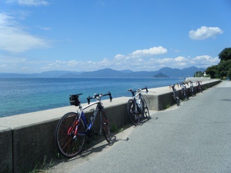 休憩も所々おりまぜつつ 休憩も所々おりまぜつつ