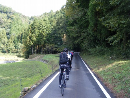 11:30 山の中へと… 11:30 山の中へと…
