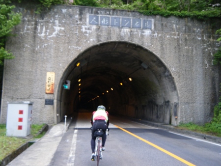 人形トンネル