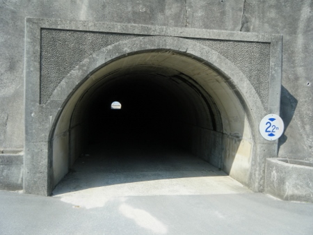 真っ暗なトンネル