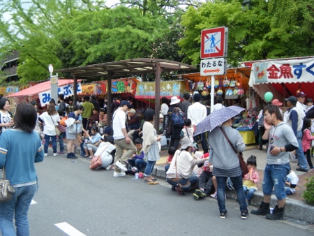 数々の露天
