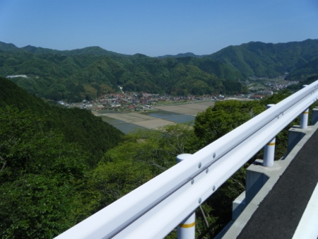 桜江の町があんな下に…