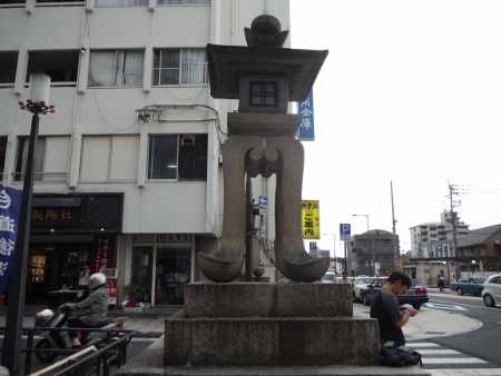 某マーク酷似w