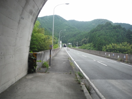 トンネル多し