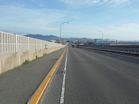 真っ直ぐな道