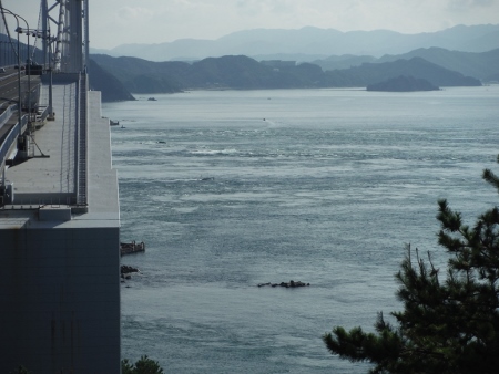 鳴門の渦潮近く