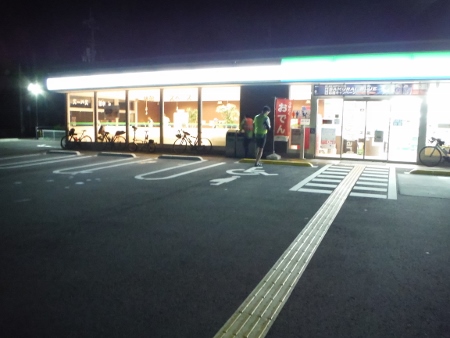再びファミリーマート南国前浜店