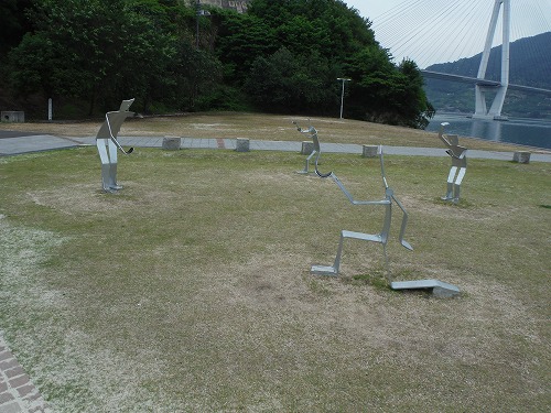 4名