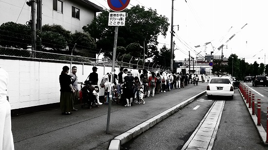 行列のできる基地