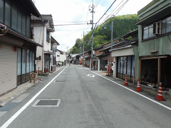 西城の街を抜ける