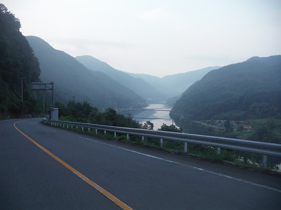 江の川沿い