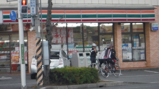 商工センター、セブン前