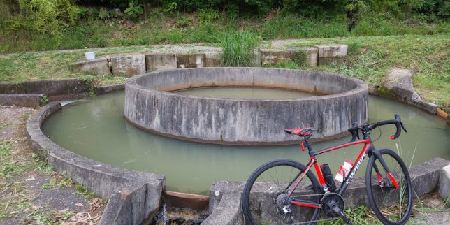 千足池の円筒分水